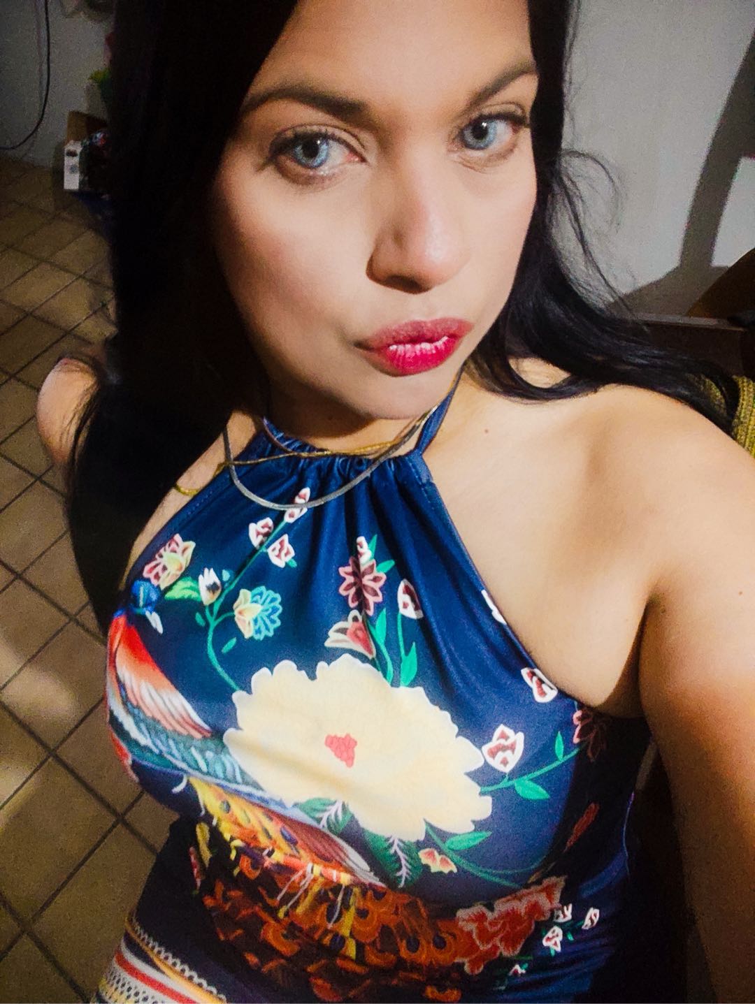 A woman from Mexico, one of the people you might meet in a random video chat on OmeLucky